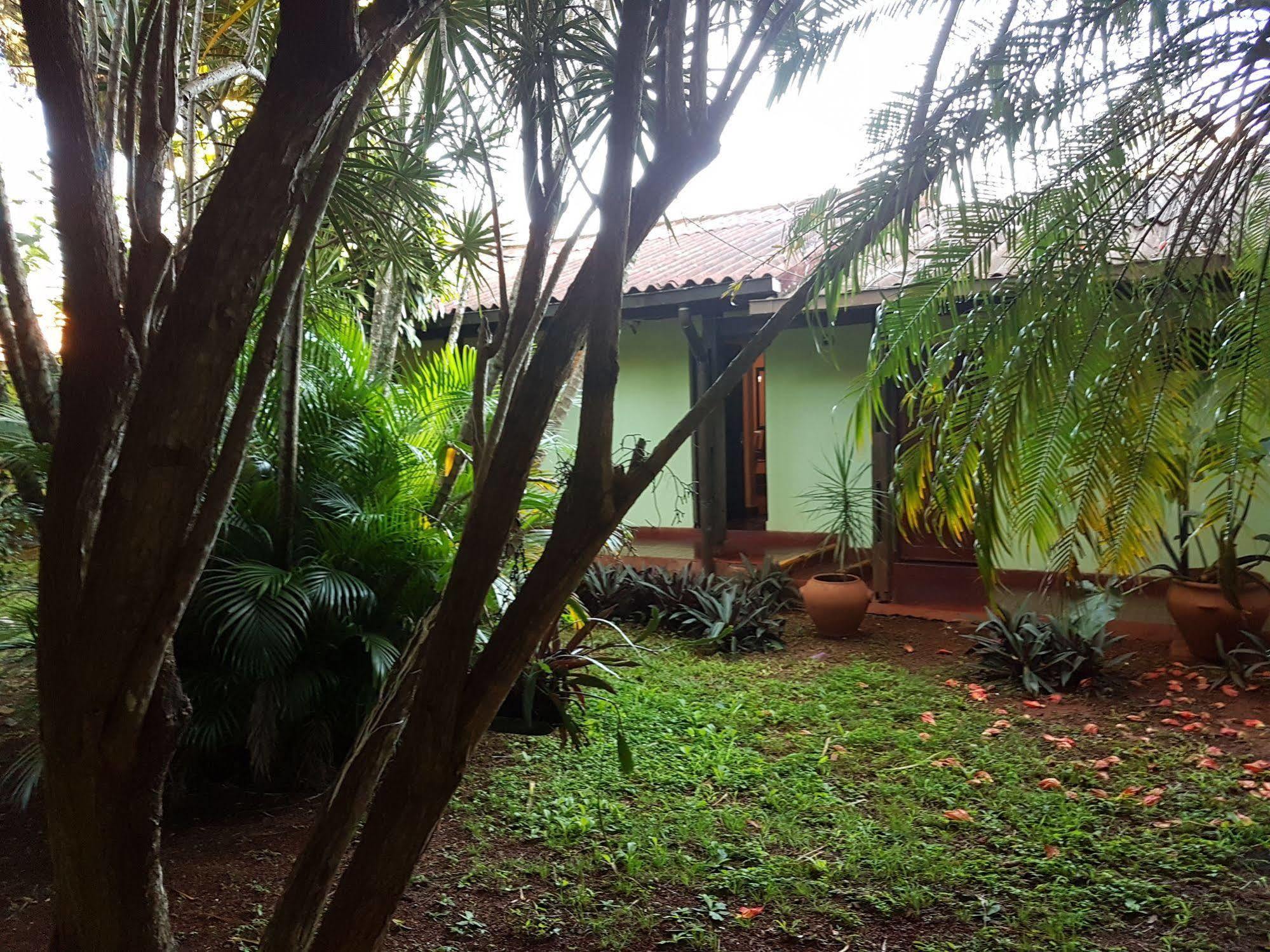 Hosteria Los Helechos Puerto Iguazú Exterior foto